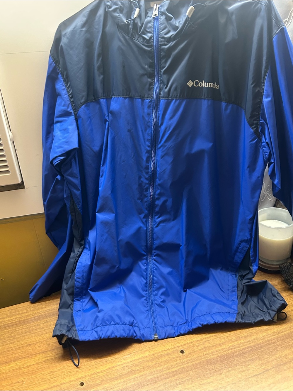 Columbia Men’s Two-Tone Blue Hooded Rain Jacket Large